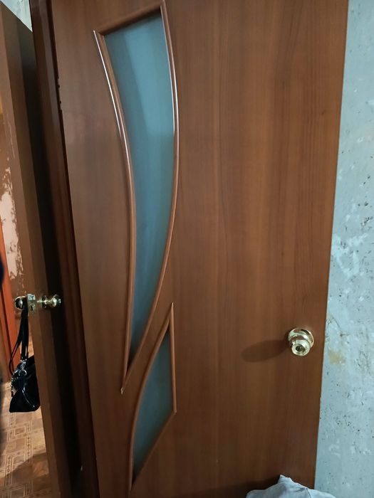 Продам двери 80 см