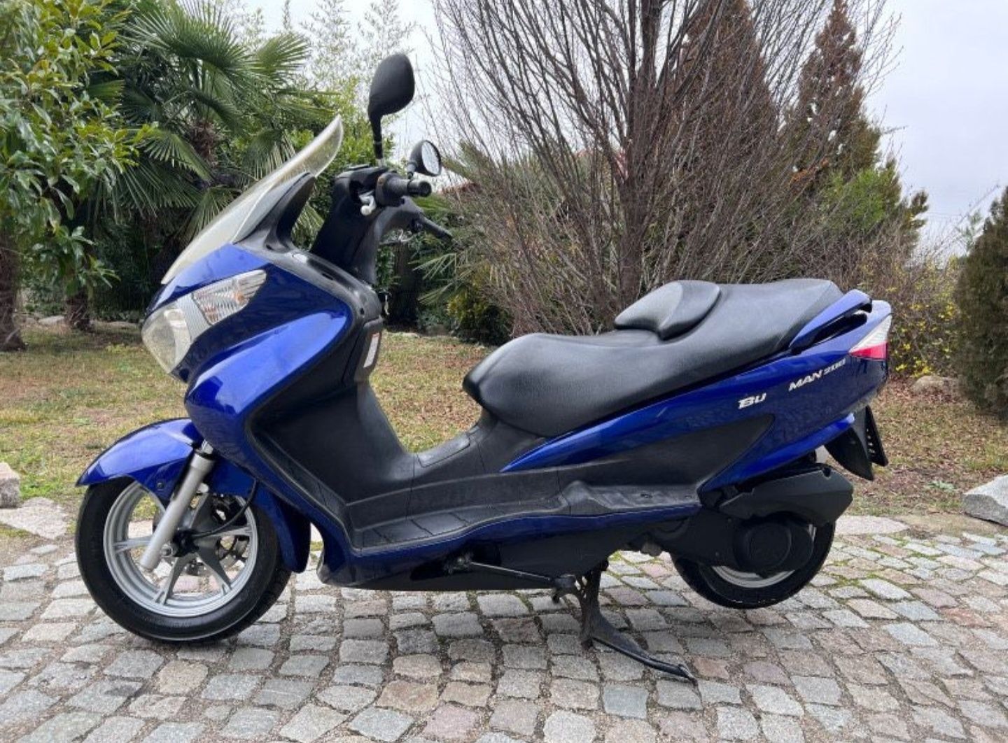 Suzuki burgman 200