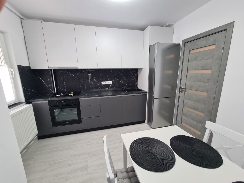 Ap. 4 camere, etaj 1, ultracentral, renovat și utilat