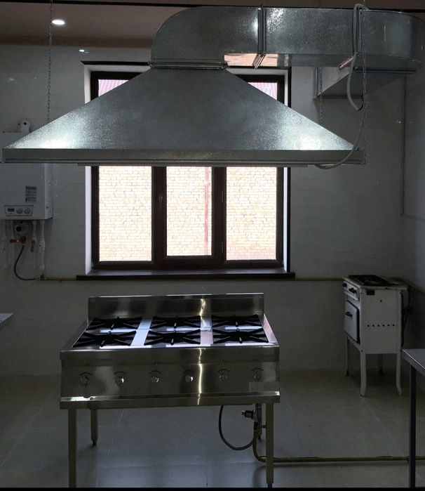 Продаётся газовая плита 6 комфарная с системой вытяжки.