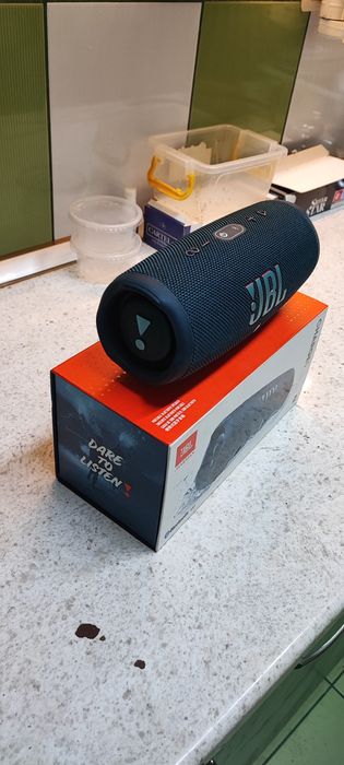 Vând boxa JBL charge 5