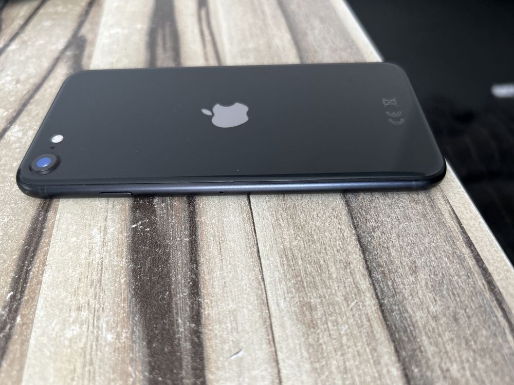 Iphone SE 2 нова батерия 64 гигабайта
