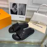 Papuci / Slapi Louis Vuitton Calitate Premium
