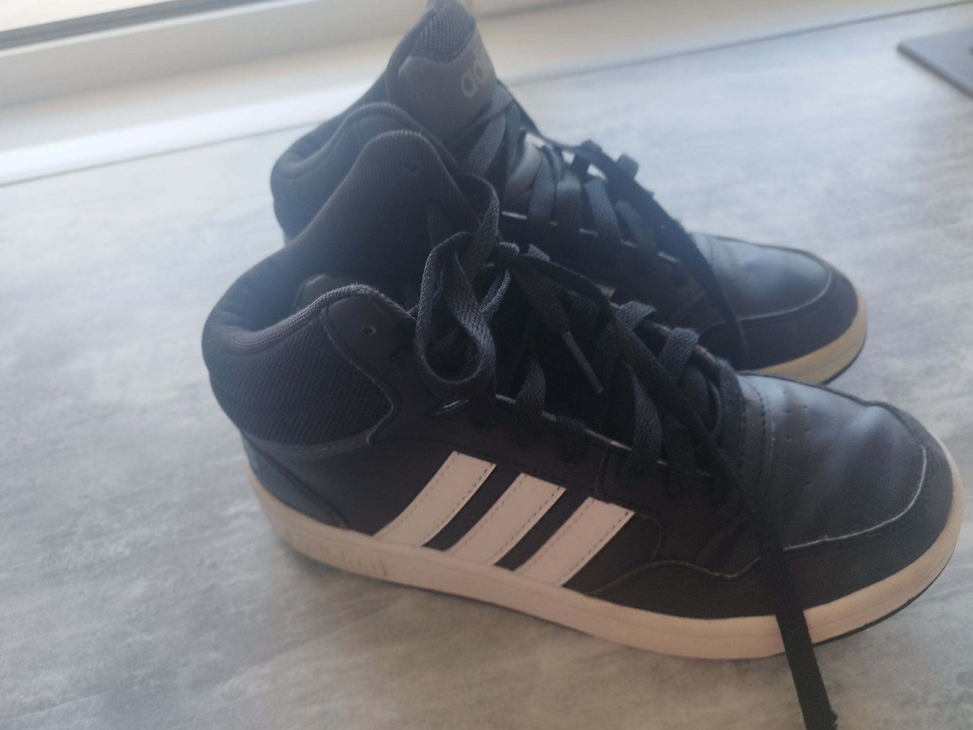 Кецове и стоножки Adidas номер  35 и  1/2