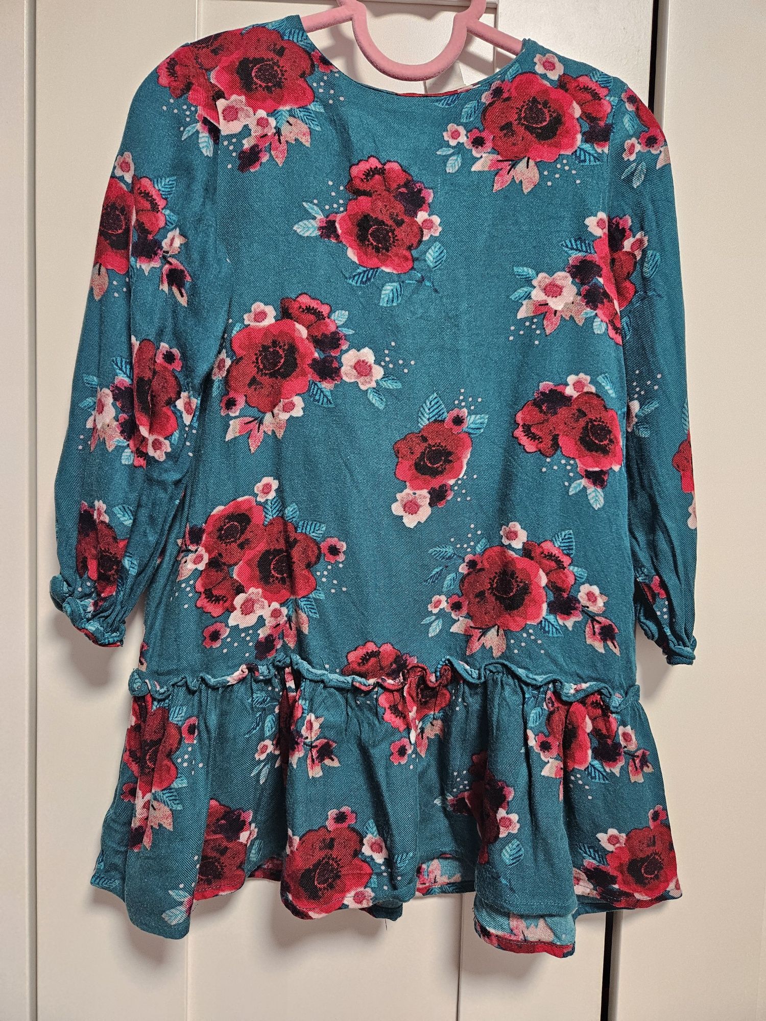 Rochie cu flori mari
Marimea 98
H&M
Stare foarte bună
55 lei