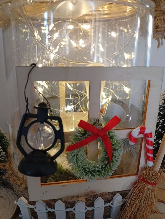 Светеща коледна украса.Коледна къщичка, снежен човек,свещник