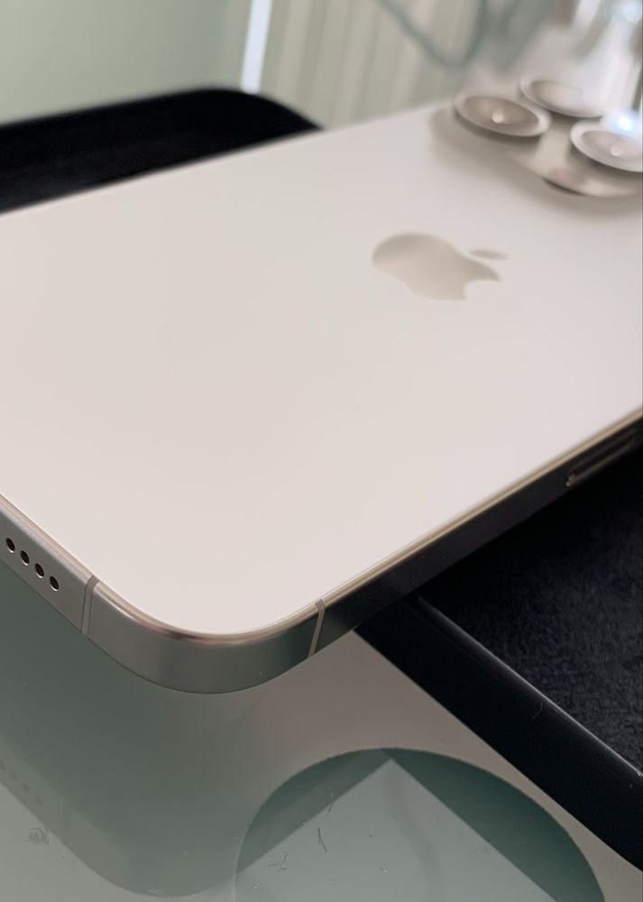 Продавам iPhone 15 pro max 512GB