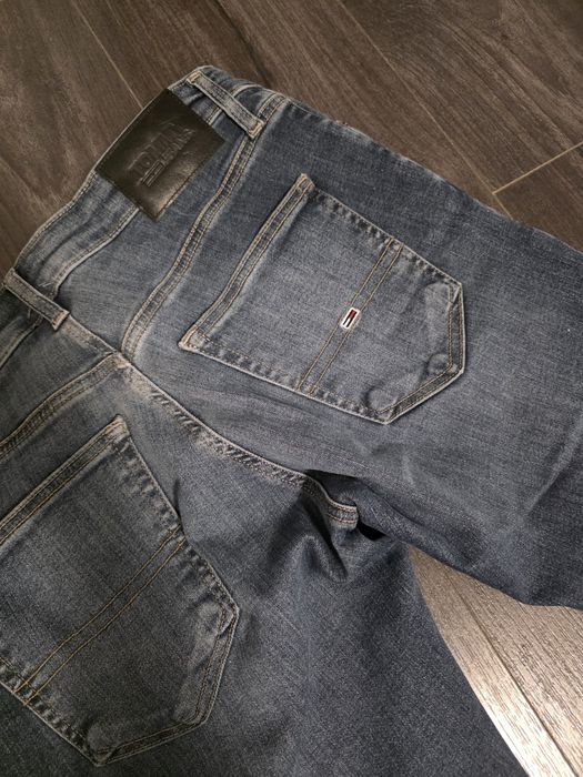 Blugi Tommy Hilfinger 33/32 noi