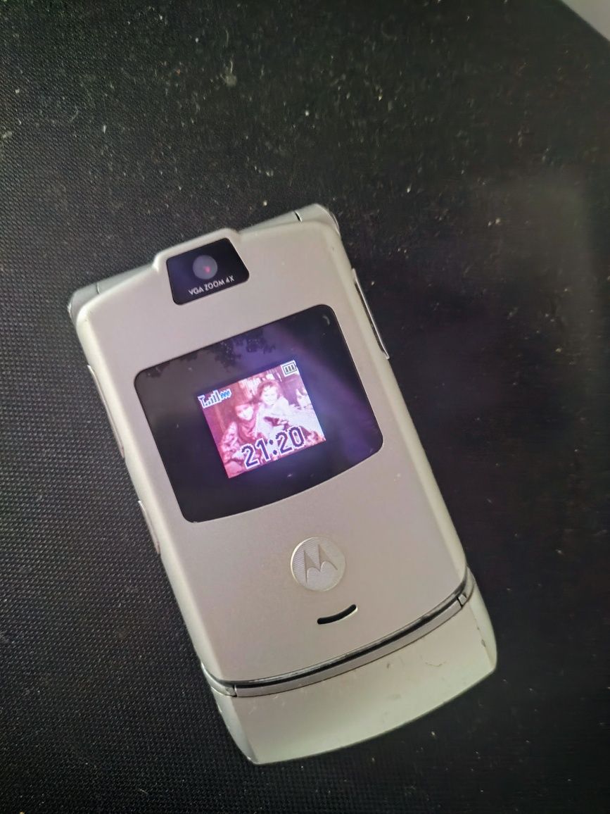 Motorola RAZR V3 Silver ( orice rețea)