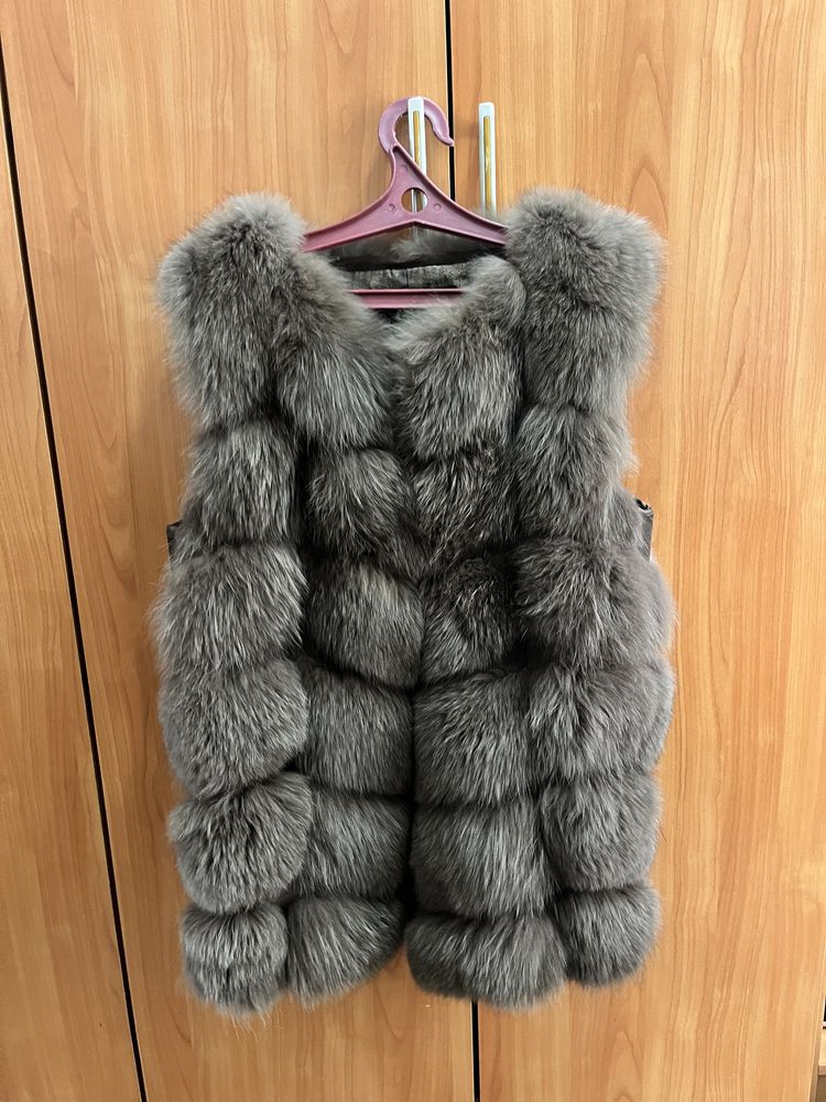 Продам желетку меховую (Песец)