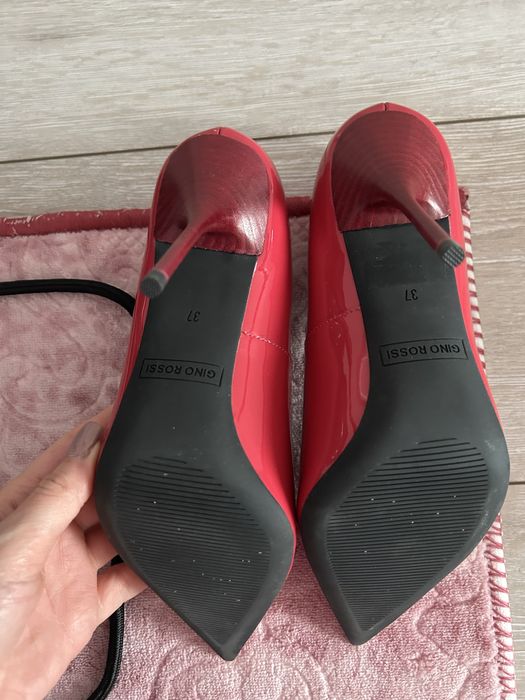 Цикламени обувки Gino Rossi