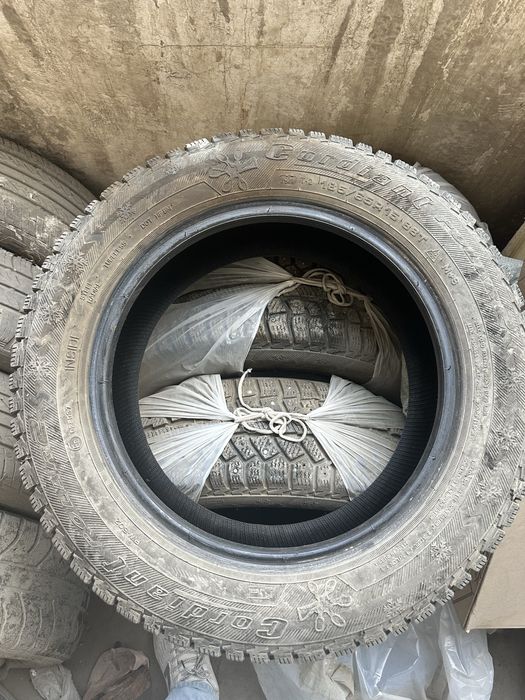 Продам Зимние шины комплект 4шт с шипами Cordiant размер б/у