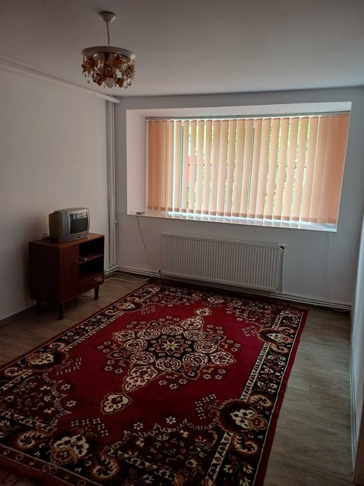 Închiriez apartament