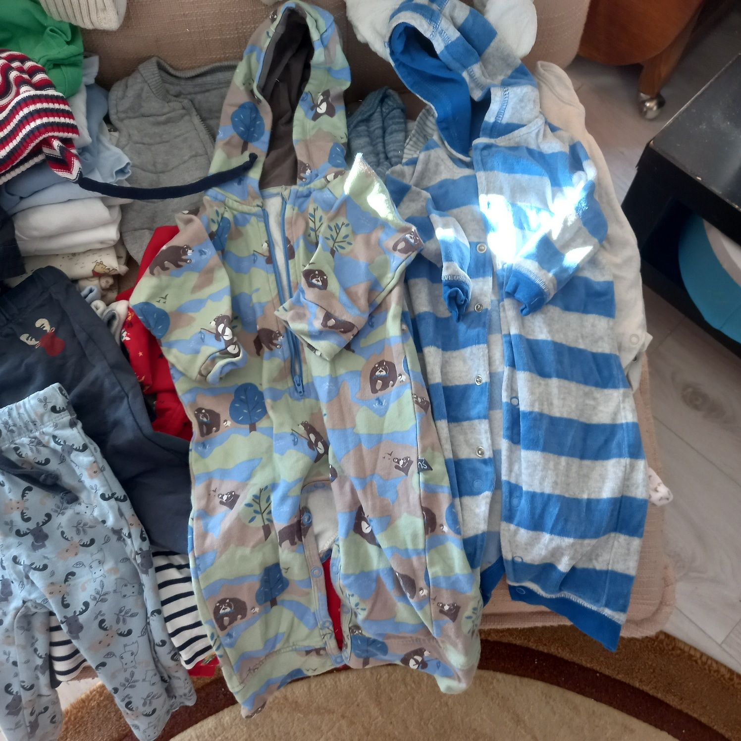 Lot haine bebe baiat 0-6  luni (50-68 cm) peste 60 articole