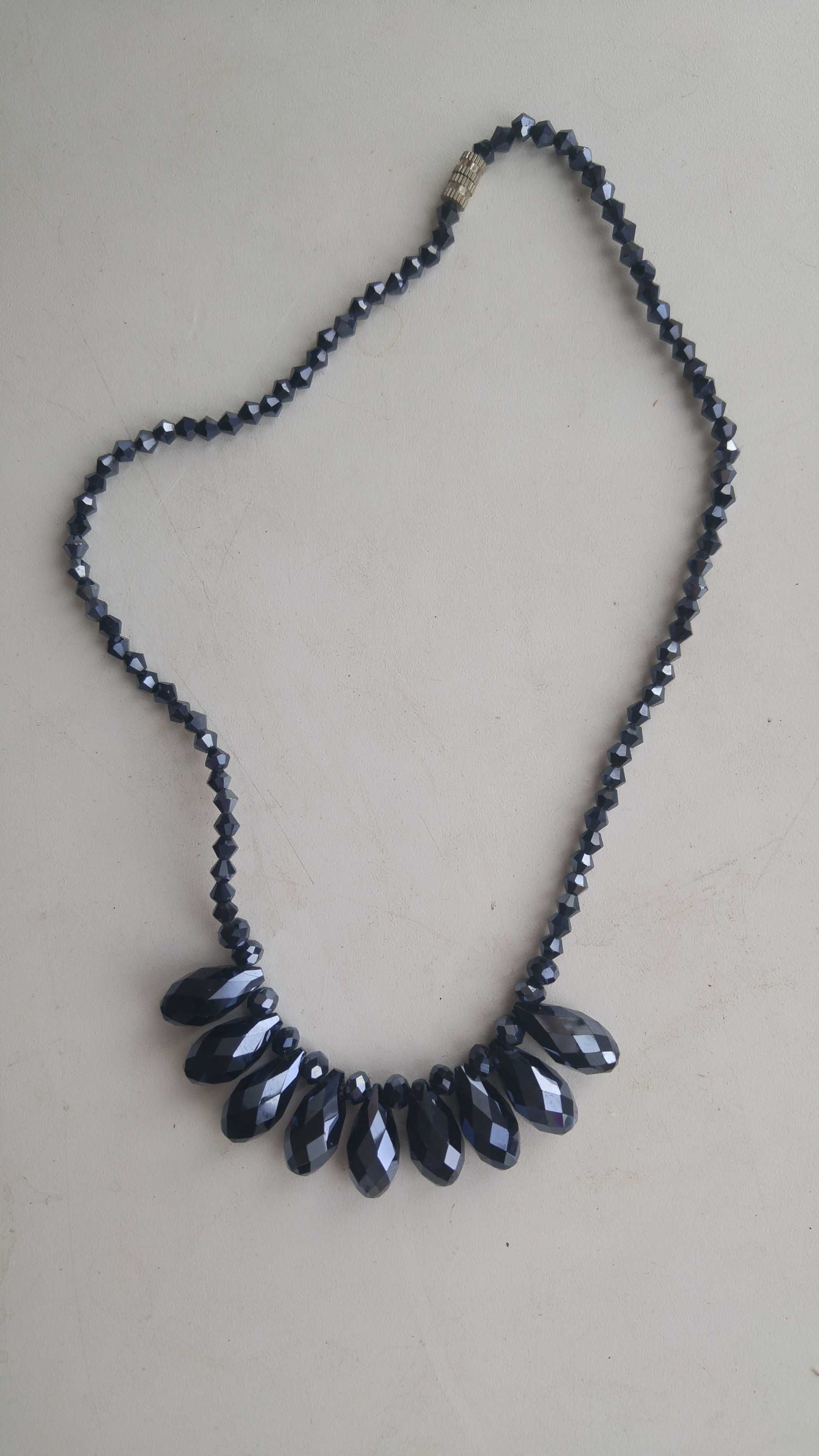 Ожерелье ( предположительно ) из чешского хрусталя.