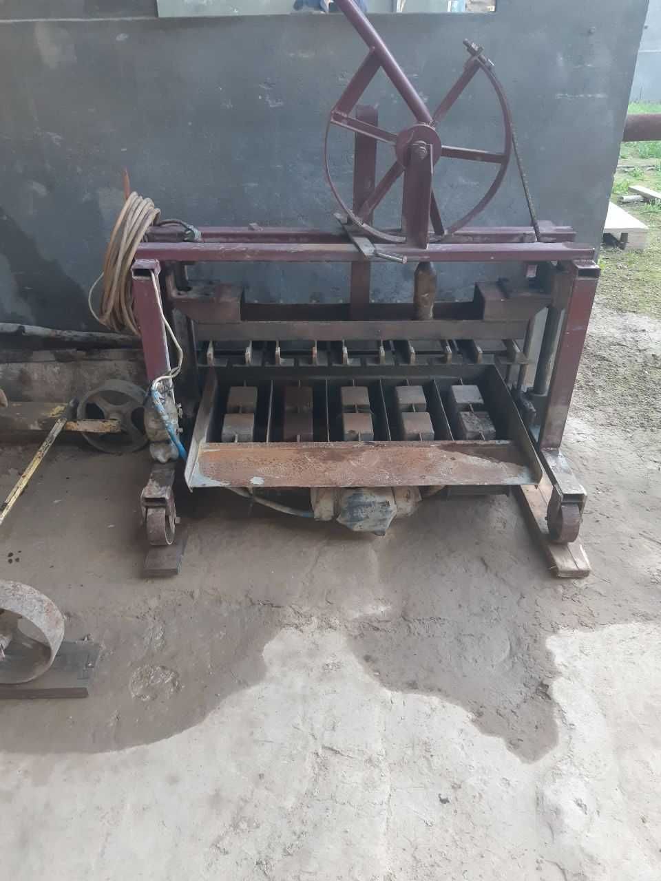 Шлакоблок дасгохи каплект таёр холатда