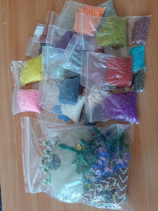 Бисер, иголки 1 уп, шамбала-бусы,пайетки, много заготовок.