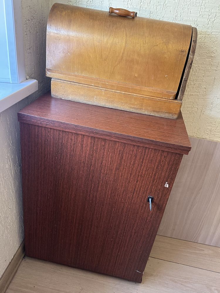 Продам советскую швейную машинку