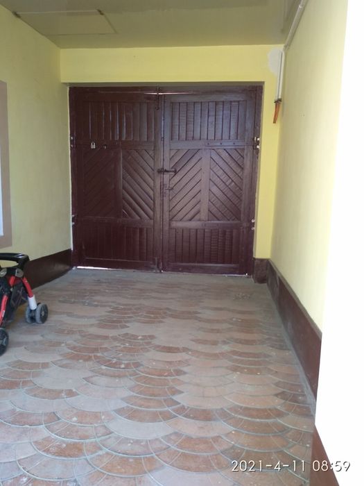 Uy sotiladi 4.7 sotik 5 xona + oshxona yo'l yuziga juda yaqin