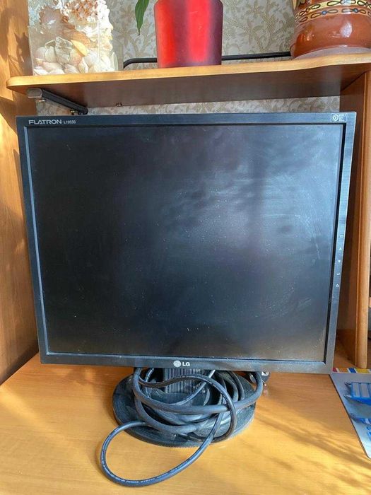 Монитор ЖК LG Flatron