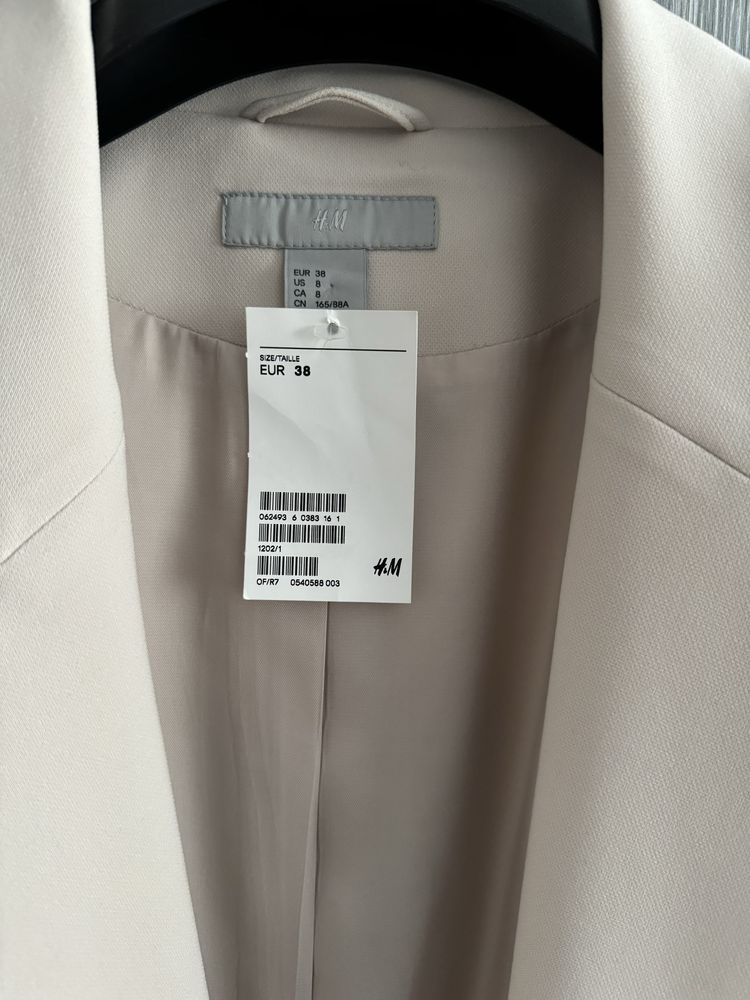 Palton H&M cu eticheta