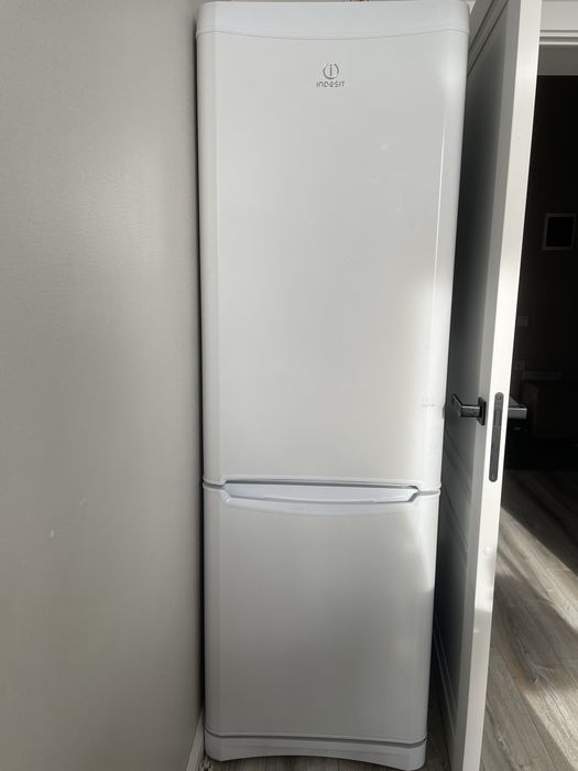 Холодильник Indesit