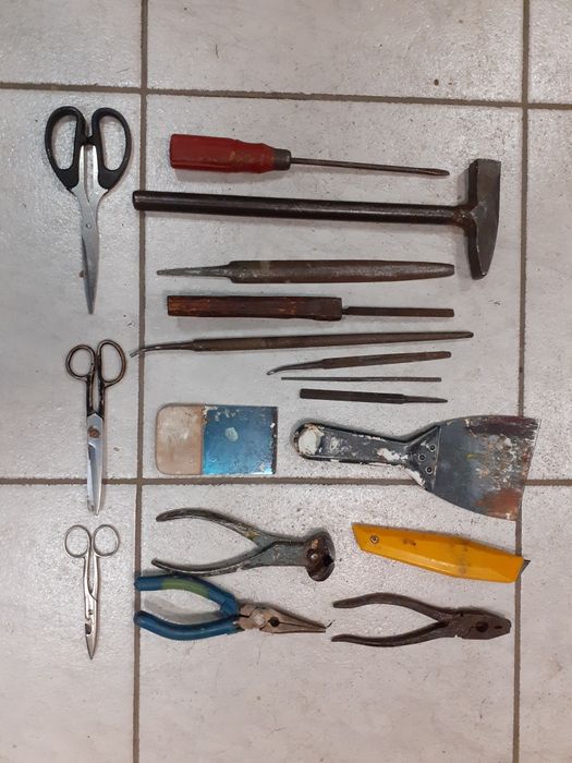 Лот стари инструменти,клещи,ножица,пила,отверка,шпакла,чук,