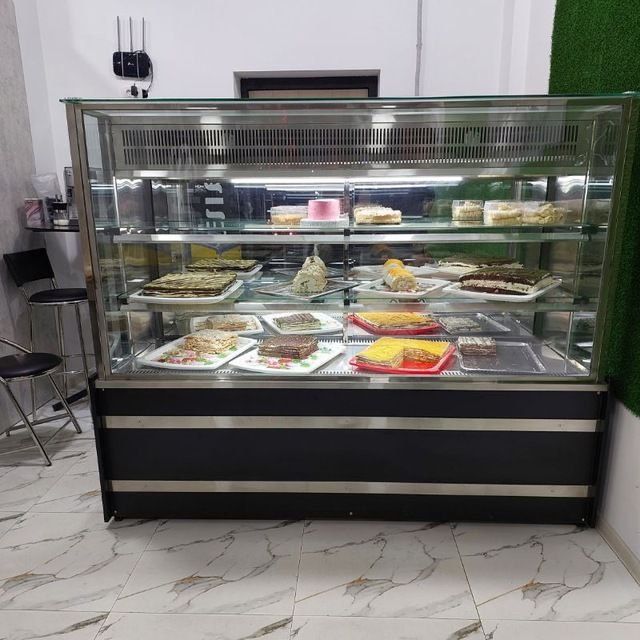 Витрина холодильник торт учун