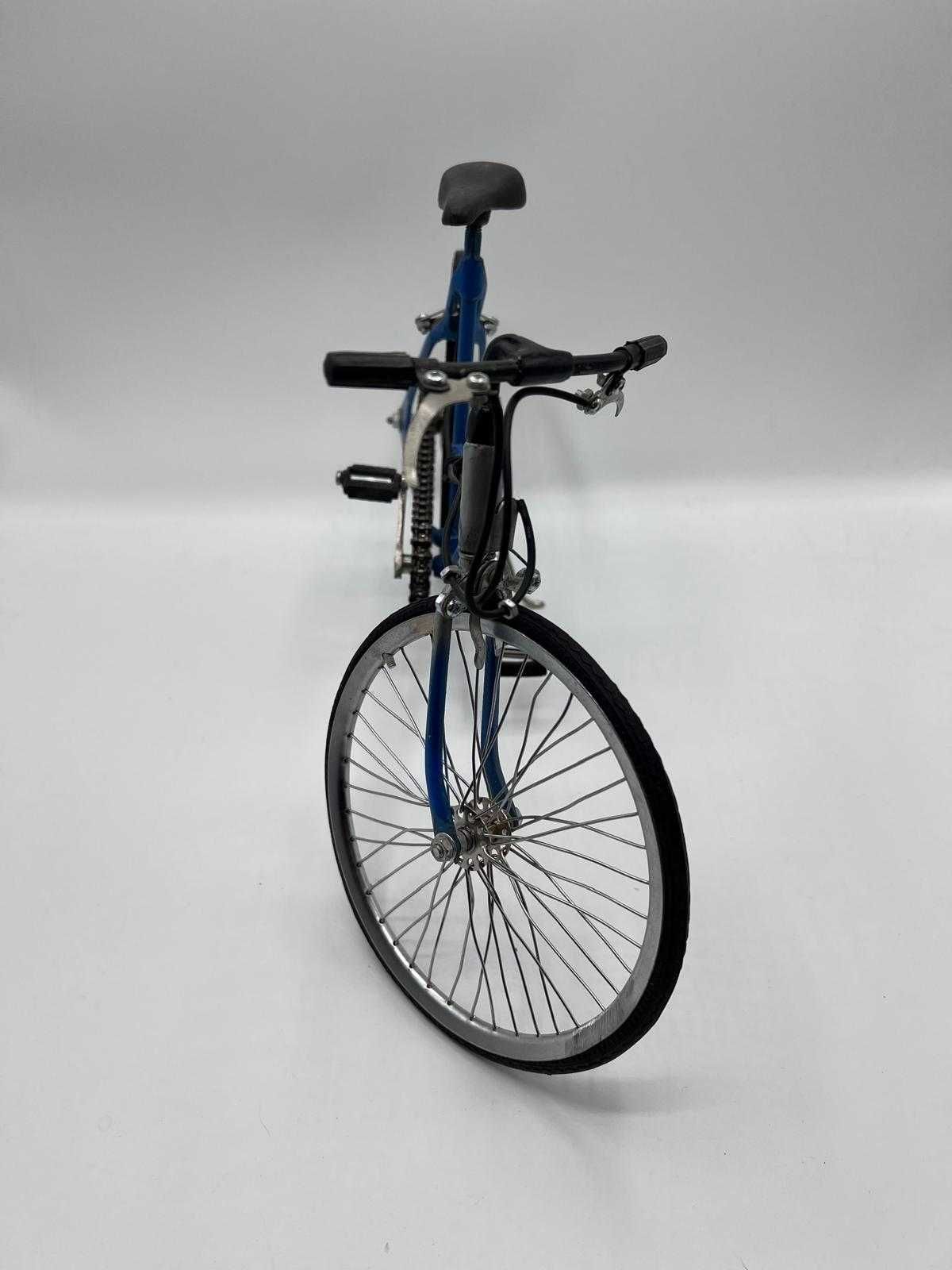 Liquid Money vinde - Macheta Bicicleta de Colectie