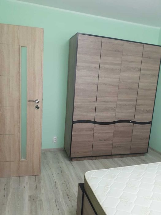 De închiriat  apartament 3 camere  renovat  – doar pe termen lung