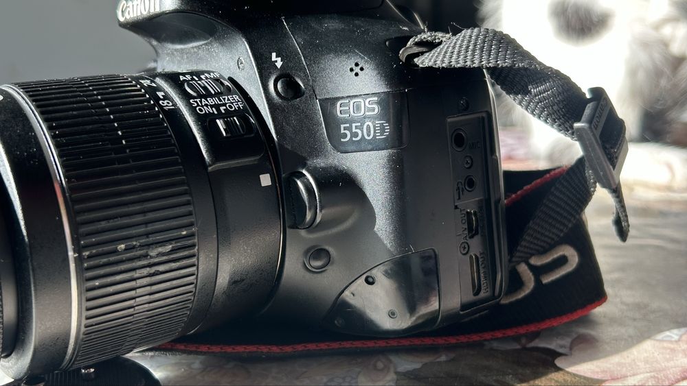 Kit Aparat foto Canon Eos 550d + obiectiv EF-S 18-55mm