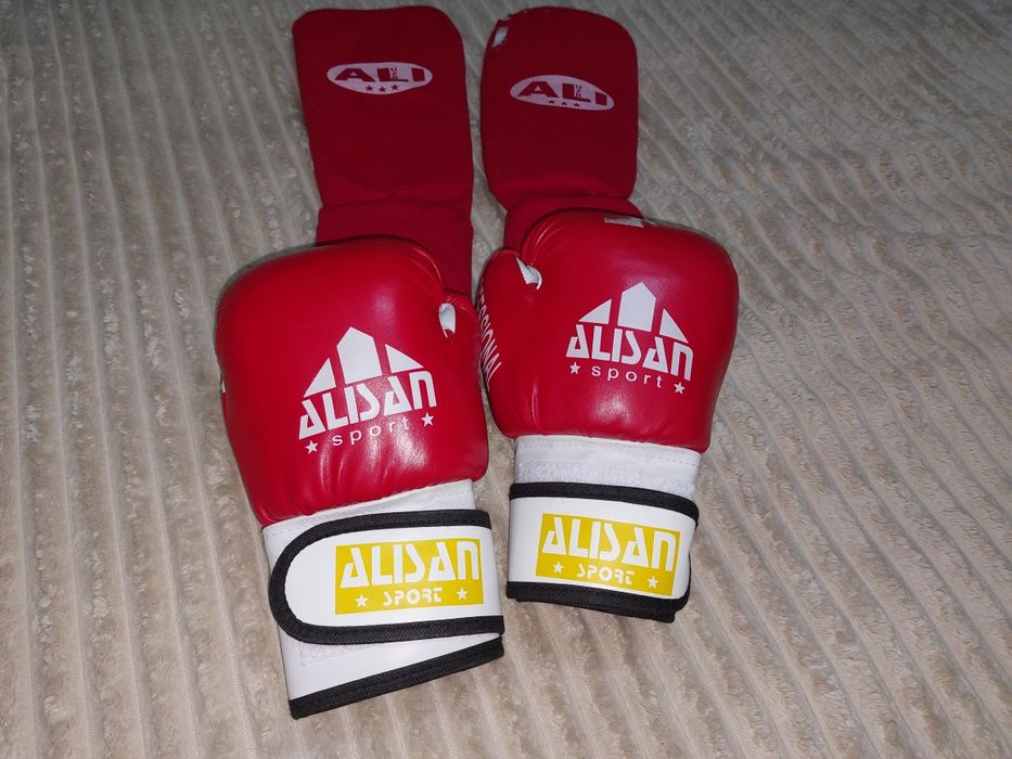 Перчатки для бокса