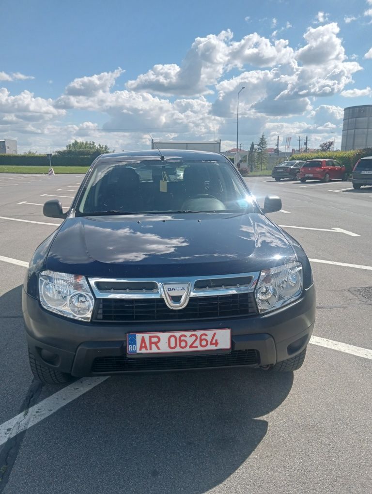 Vând Dacia Duster Benzina 1,6benzina 4400 euro
