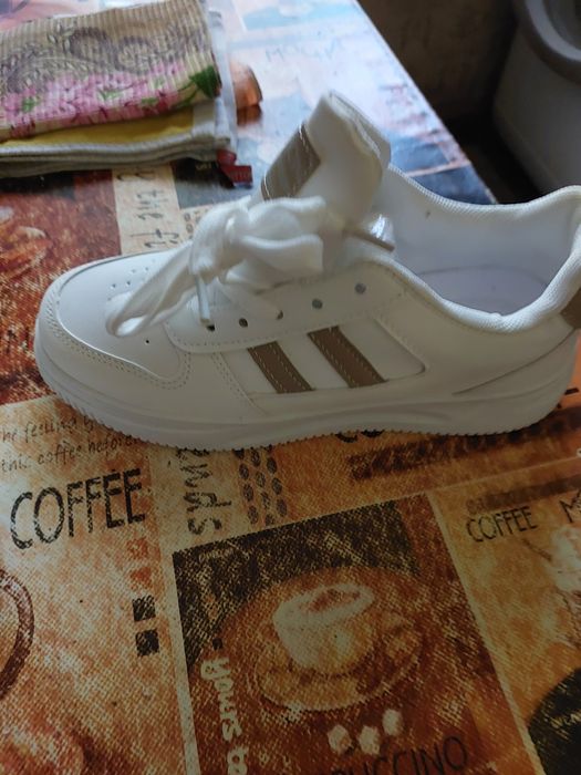 Продам кроссовки