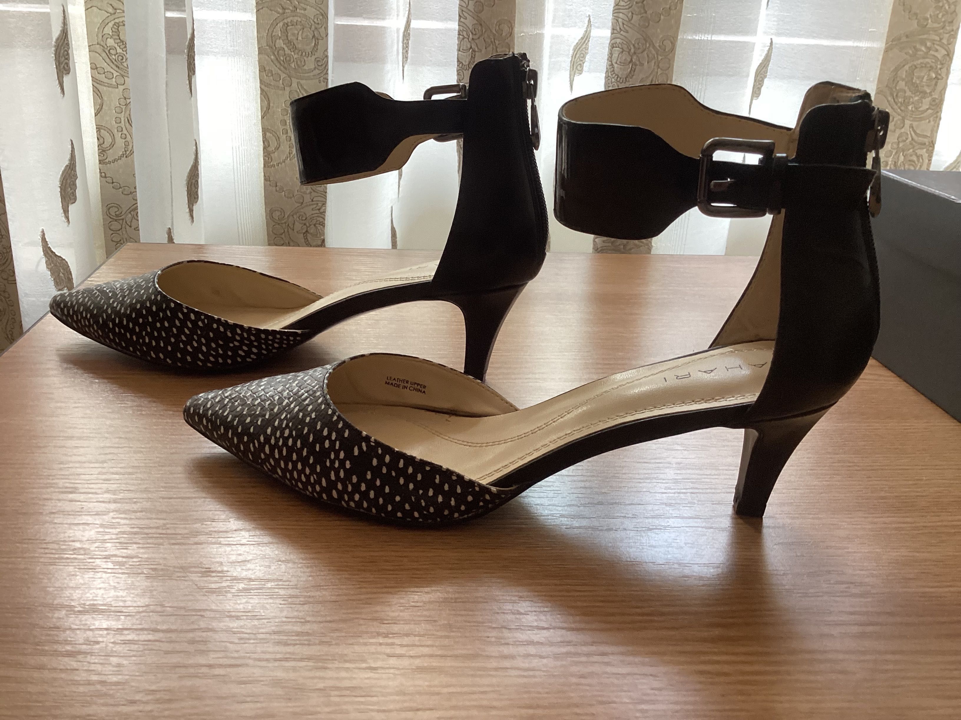 Pantofi de dama eleganti ELIE TAHARI .