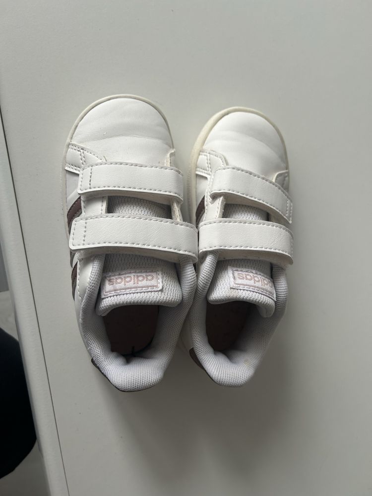Маратонки Adidas за момиче