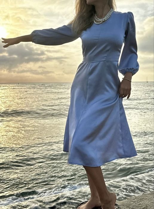 Рокля официална от сатен без забележки. Размер 36 или 38.