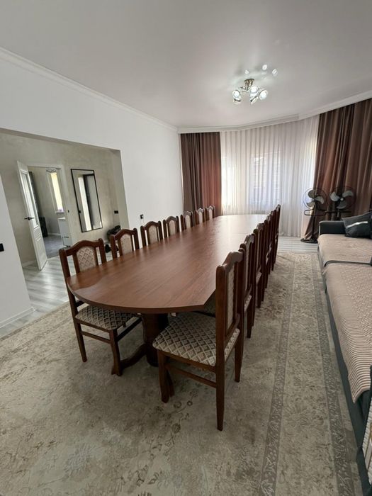 Стол и стулья ! 18 стульев ,5 метров