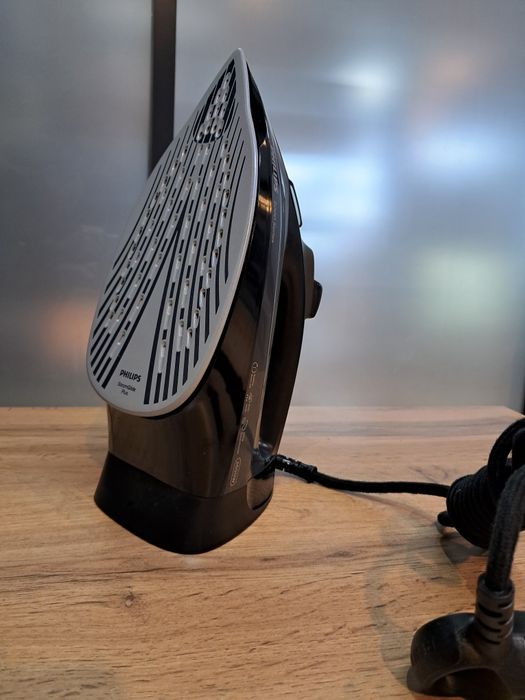 Утюг Philips DST5040