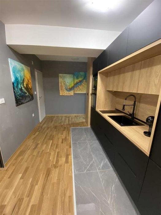 Дава се под наем Двустаен апартамент в Бургас, Център - 56 кв.м за 255 € - Снимка #2