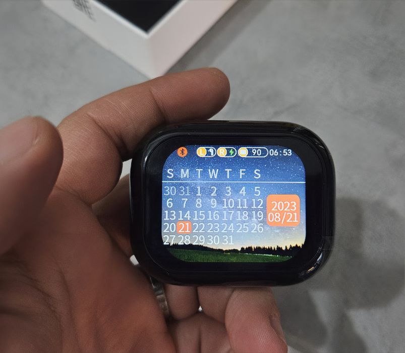 Casti wireless cu ecran LCD touch