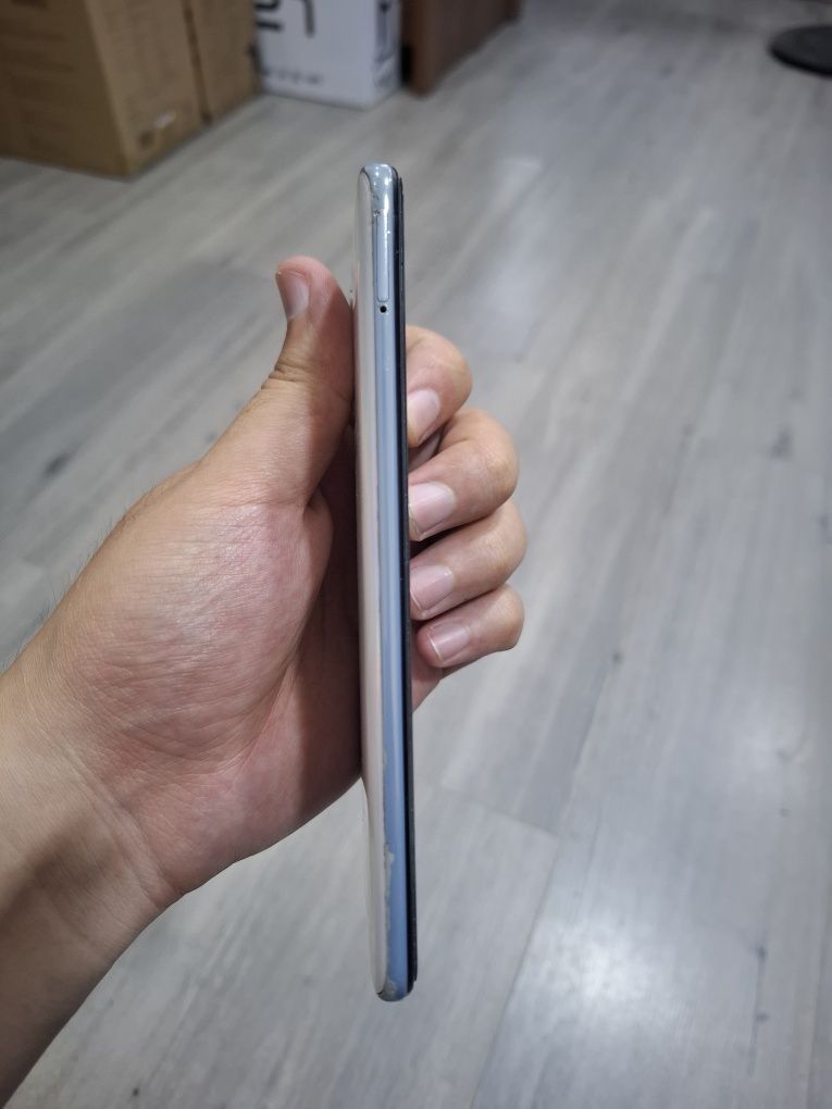 Samsung Galaxy A50 4/64GB usulenniy batareyka qo'yilgan dual sim