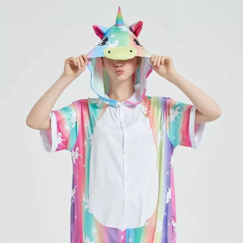 Pijama salopeta scurta pentru copii, model unicorn colorat