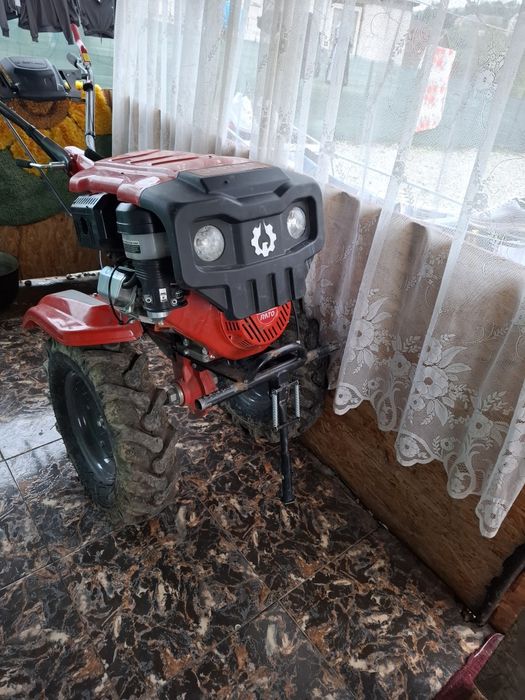 Vand motocultor in stare foarte buna