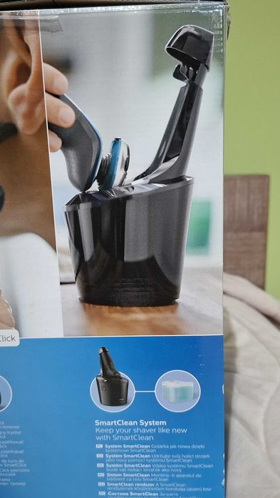 Продавам Електрическа самобръсначка PhilipsS6000 с почистващо устройст