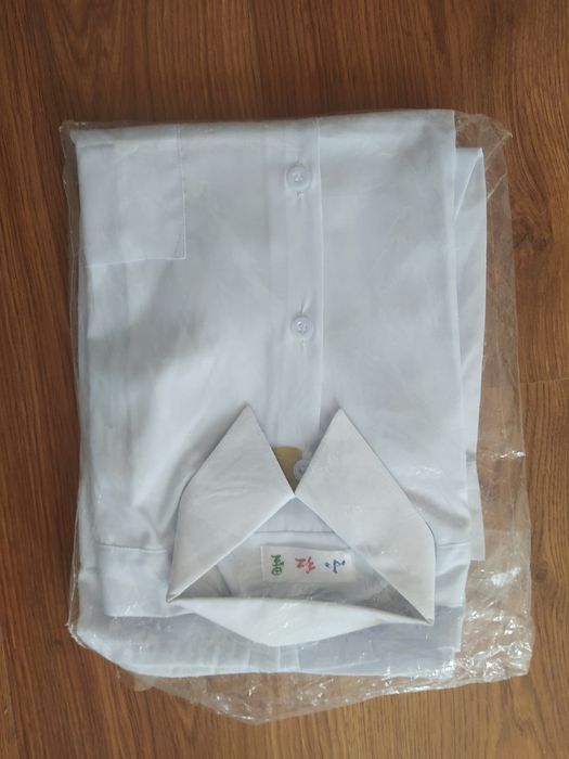 Рубашка белая,  новая,  для мальчиков -школьников