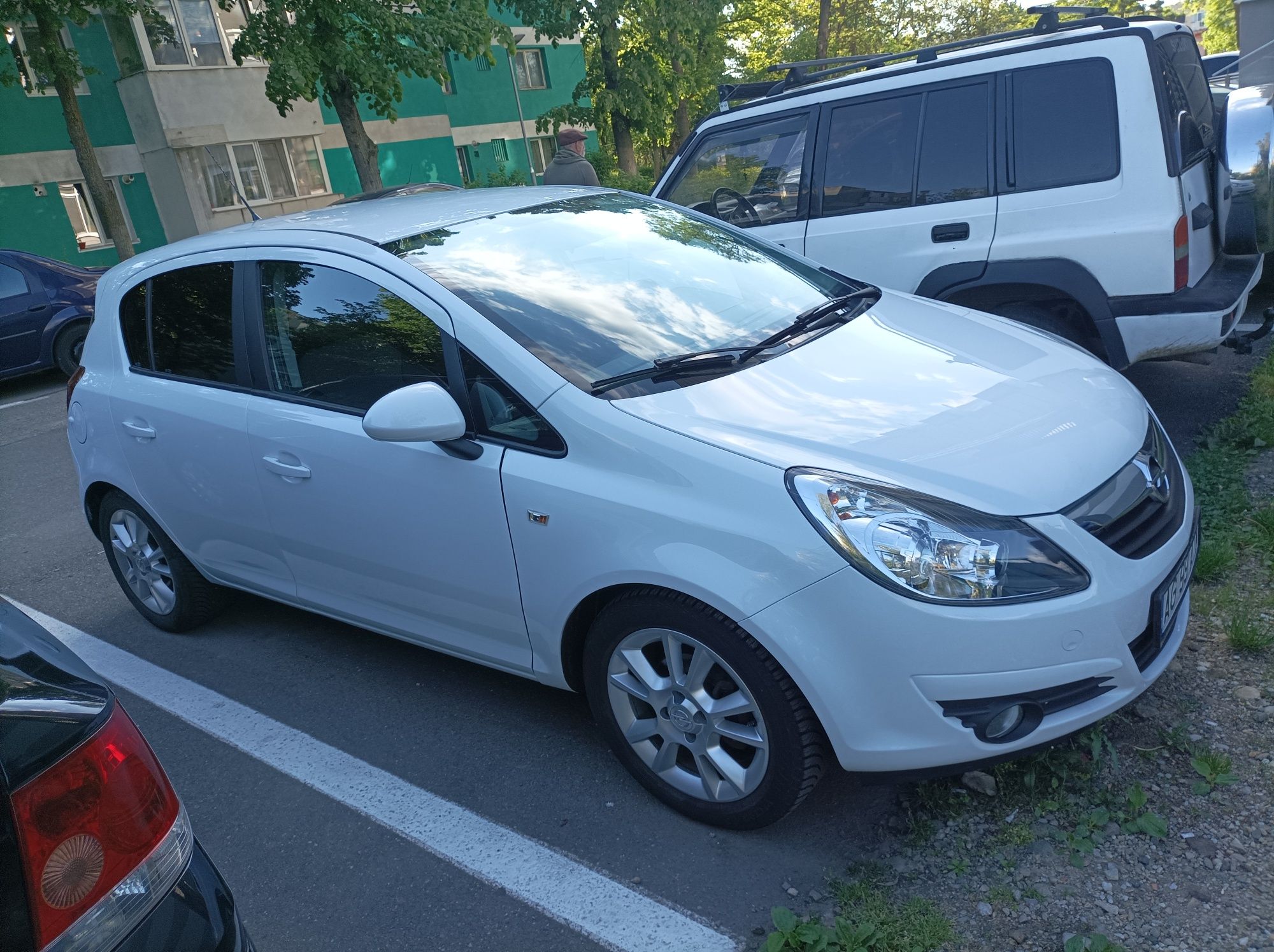 Vând Opel CORSA 2010