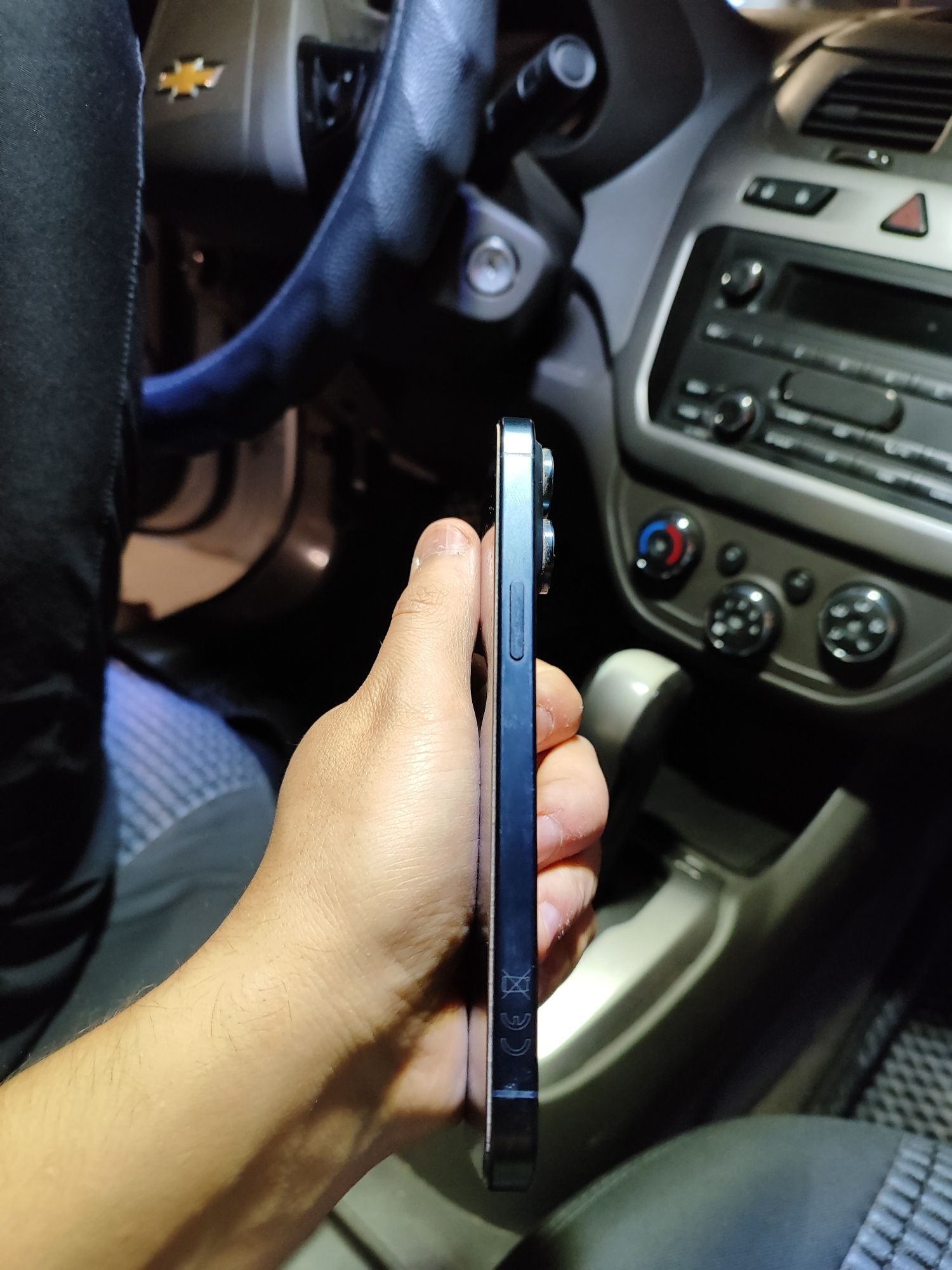 Sotiladi iPhone 15 pro max 256