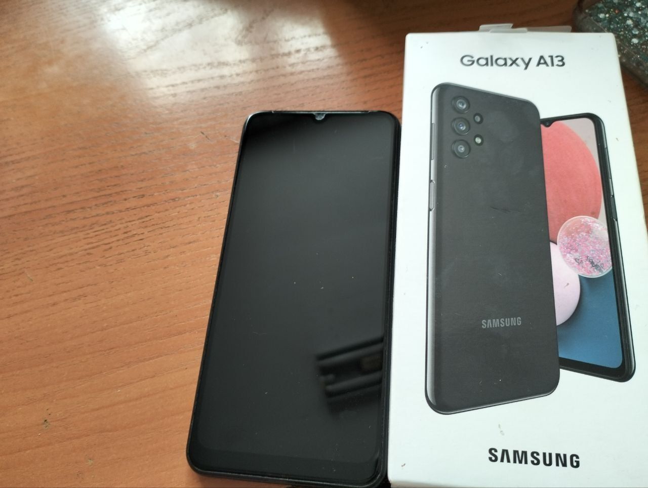 Samsung A13 xolati yaxshi 10 oy bo'lgan 3 oy garyantasi bor