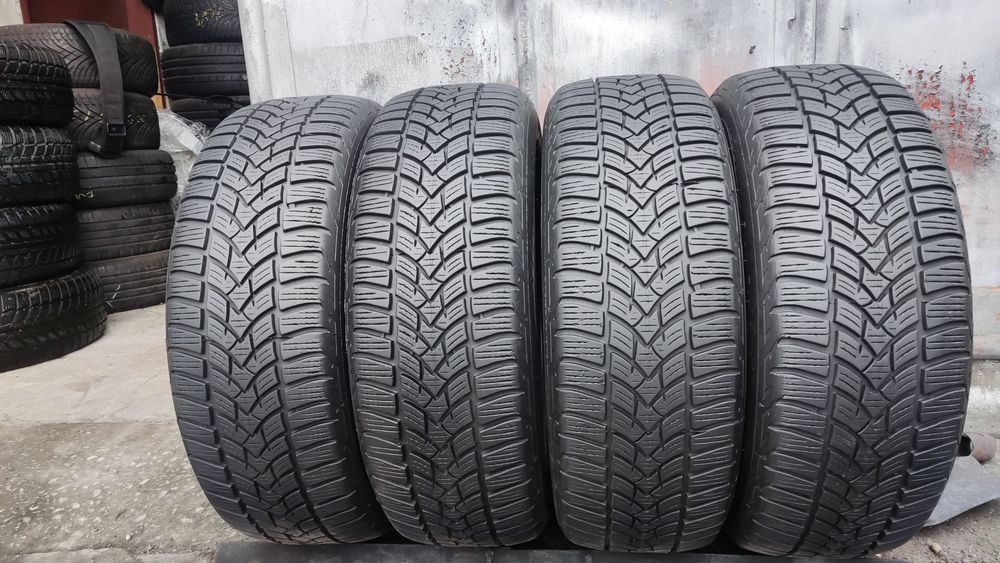 4бр зимни гуми 205/60/16 Esa Tecar
dot23
7мм
Добро състояние на гумите